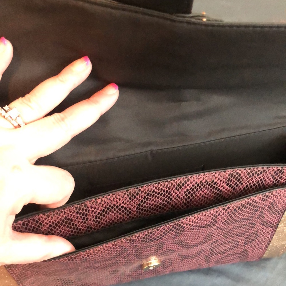 Neiman Marcus crossbody bag *HP* - Picture 3 of 6